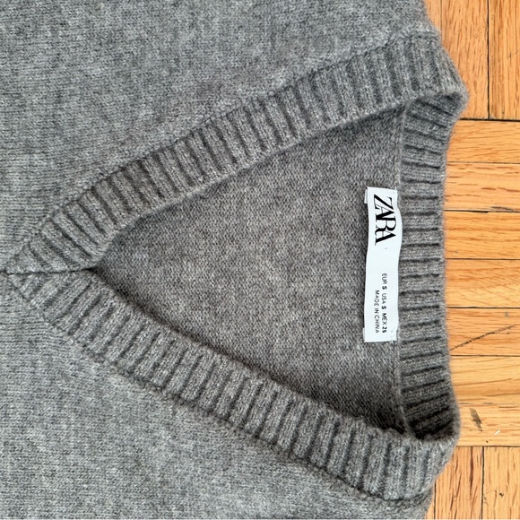 Zara Charcoal Sleeveless Knit Top - Picture 2 of 2